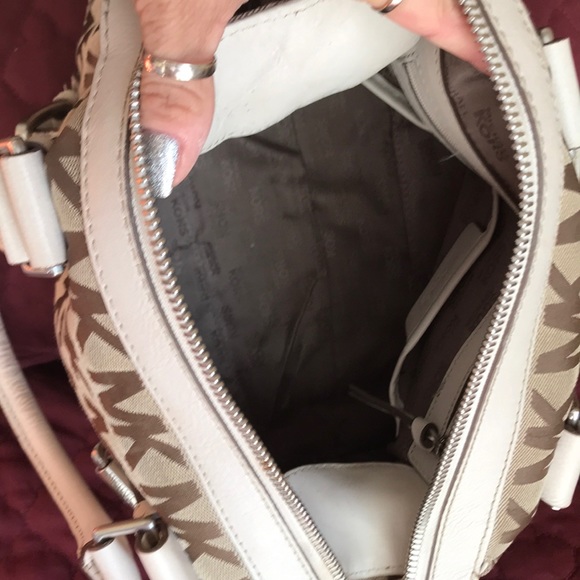 Michael Kors Cream leather trim with brown MK’s - Picture 4 of 5